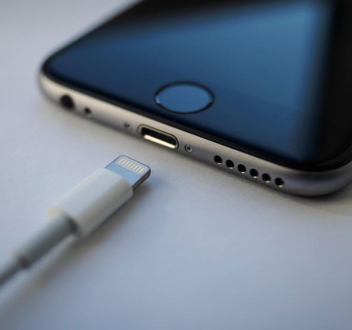 گزارش: پورت لایتنینگ در آیفون 15 جای خود را به USB Type-C می‌دهد