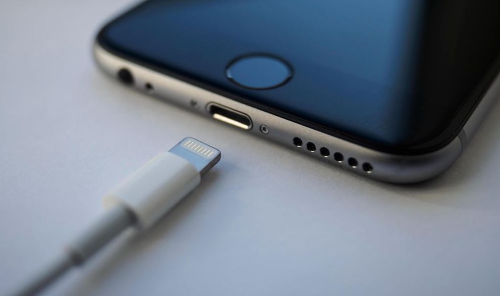 گزارش: پورت لایتنینگ در آیفون 15 جای خود را به USB Type-C می‌دهد